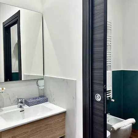 Interno 5 Naples