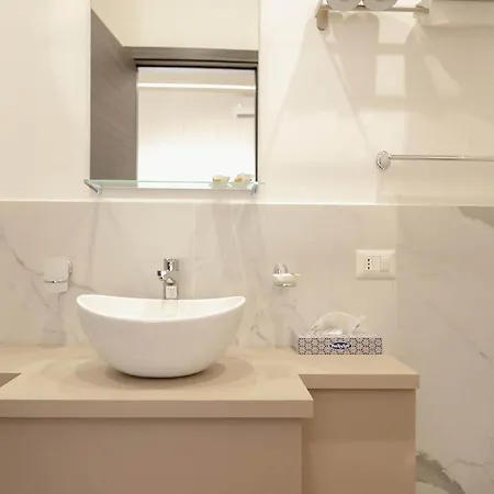 Interno 5 * Naples