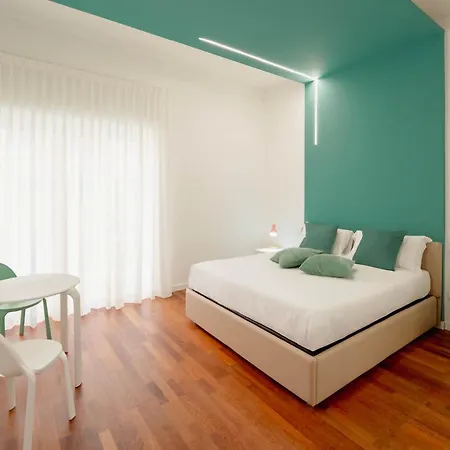Interno 5 *