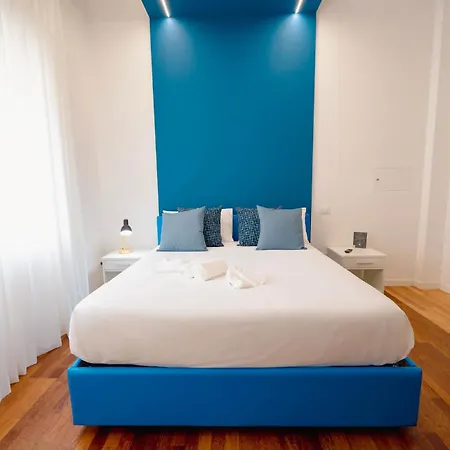 Interno 5 Naples