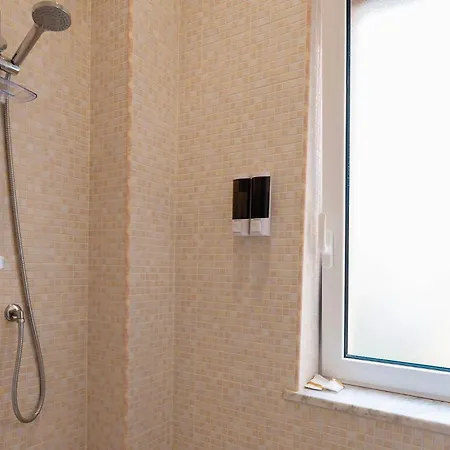 Interno 5 * Naples